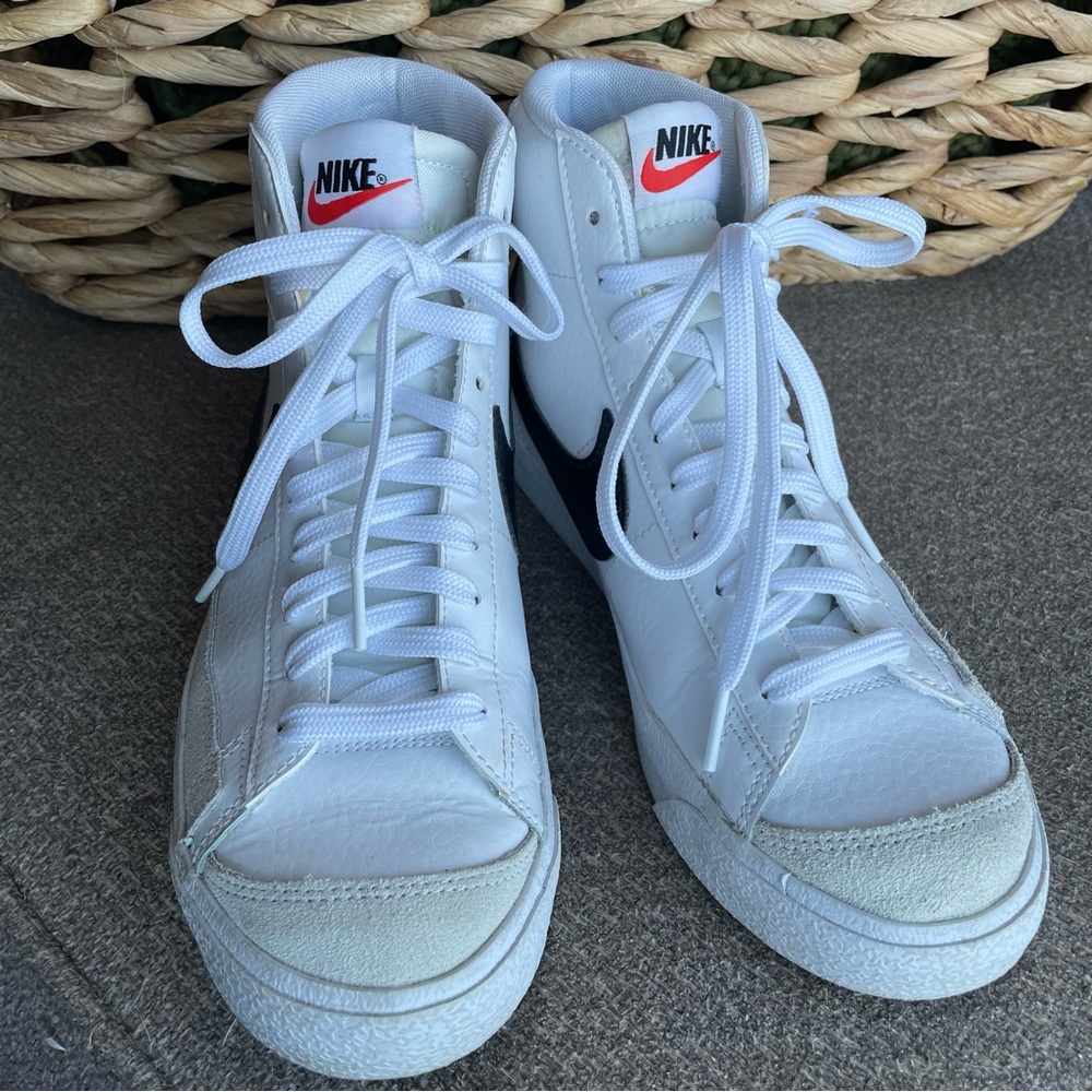 Nike Blazer Mid '77 Hightops Youth Size 7 EUC White/Black - Picture 10 of 15